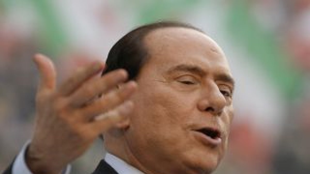 Berlusconi dando un discurso.