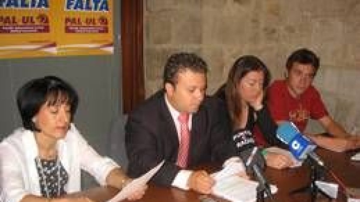 Celi Gómez, Pablo González Peyuca, Inmaculada Arce y Rubén Río, durante la rueda de prensa de ayer