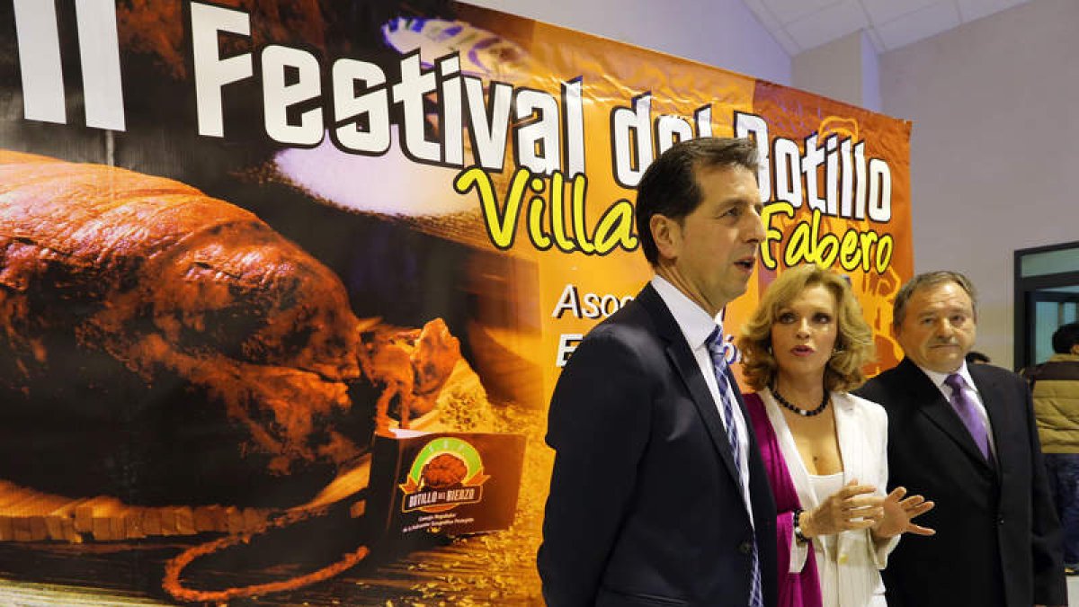 La actriz barcelonesa Silvia Tortosa fue anoche protagonista del festival en Fabero.
