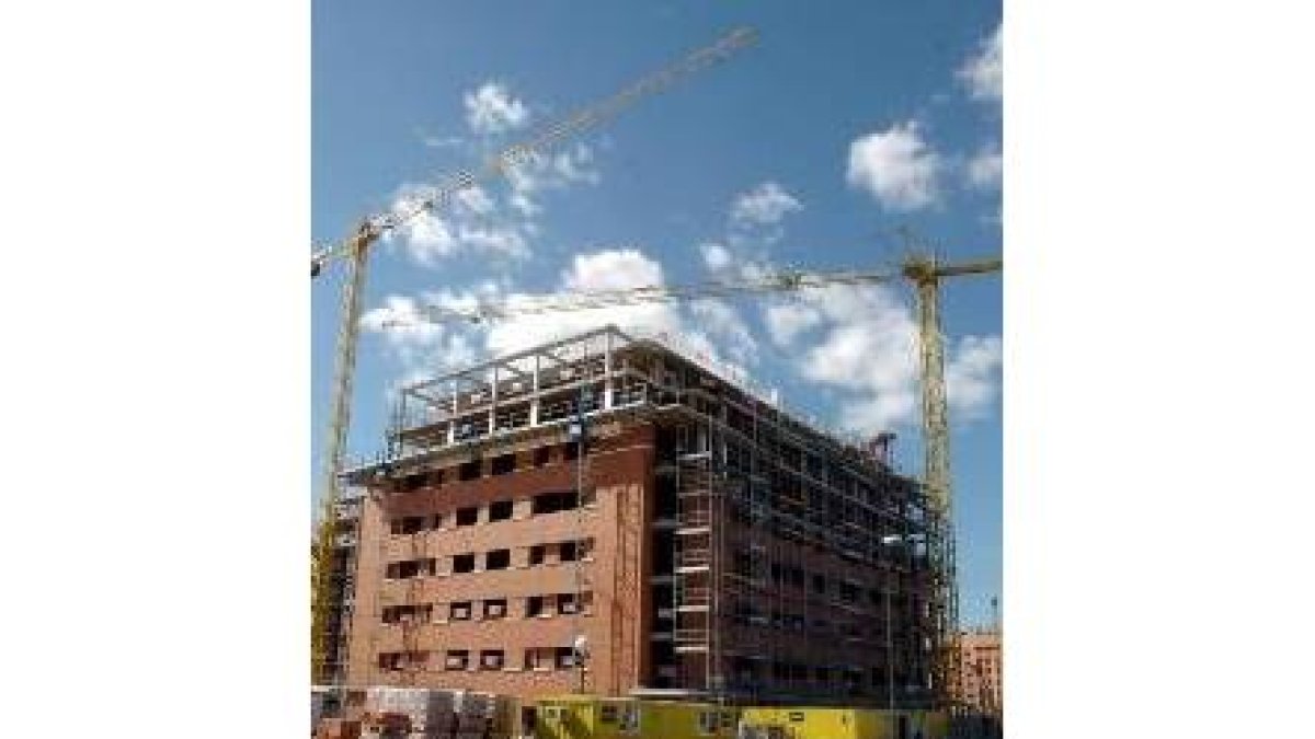 La construcción de pisos caerá un 38,7% en el 2008