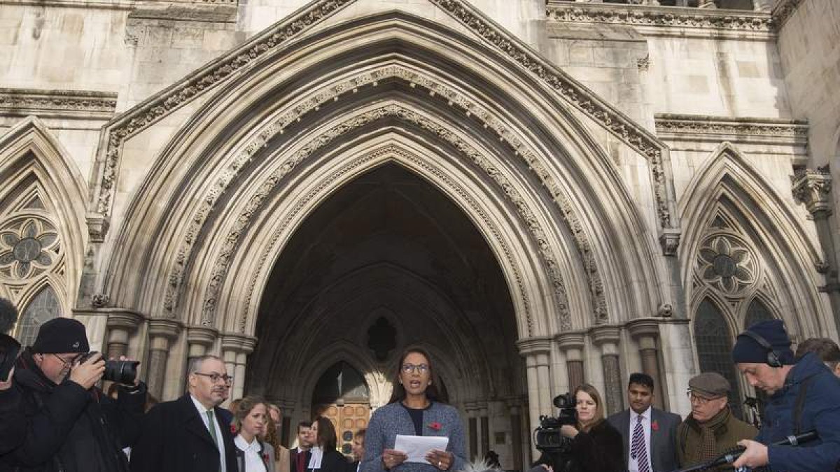 La empresaria británica Gina Miller a las puertas del Tribunal Superior en Londres, ayer. H.M.