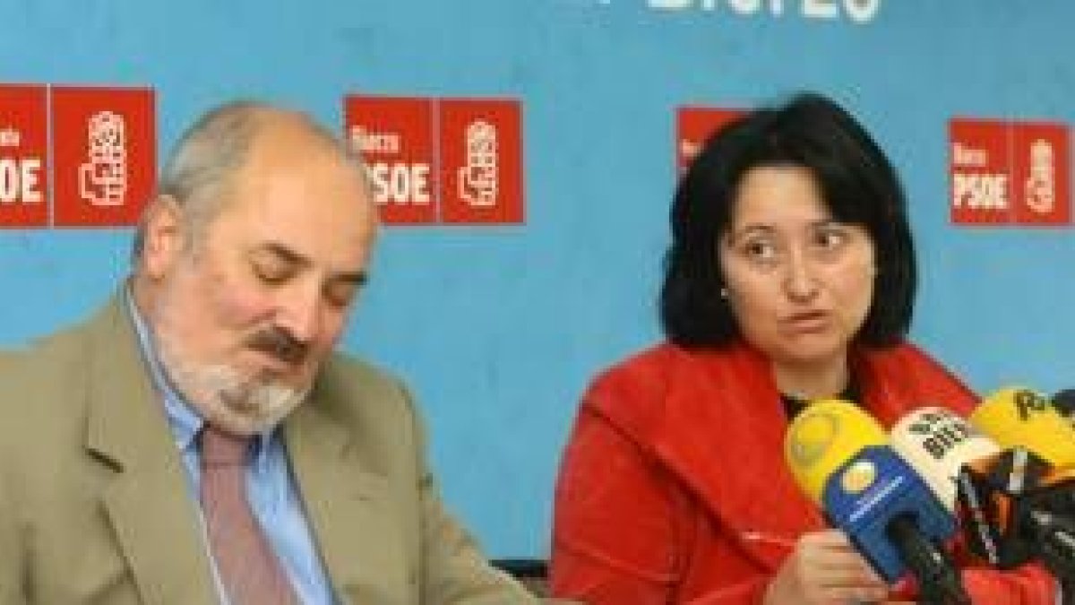 Pedro Nieto y Ángela Marqués, ayer durante la rueda de prensa celebrada en la sede de General Vives