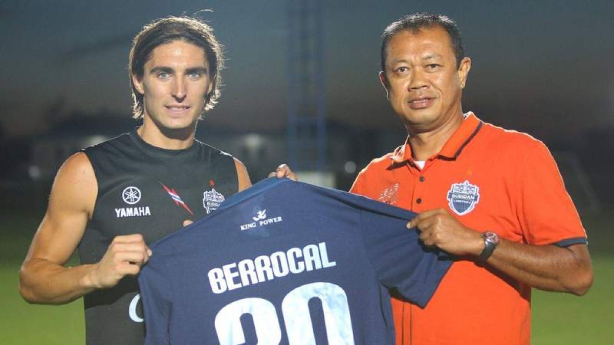 Berrocal, izquierda, procede del equipo tailandés Buriram United.