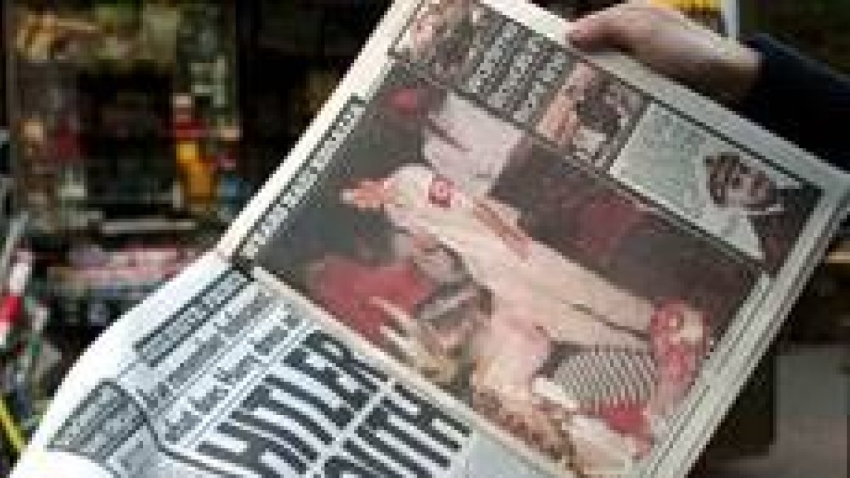 El periódico «The Sun» publicó las fotografías del príncipe Harry disfrazado de nazi