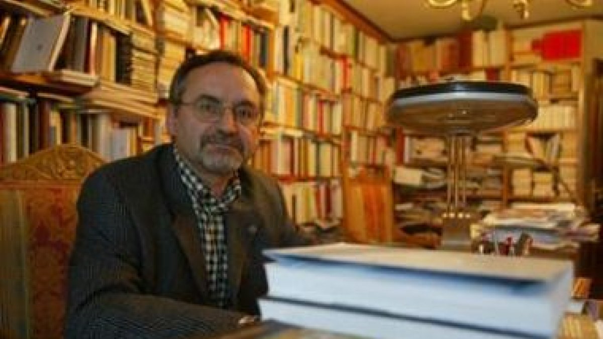 El catedrático de Literatura de la Universidad y crítico del Diario José Enrique Martínez.