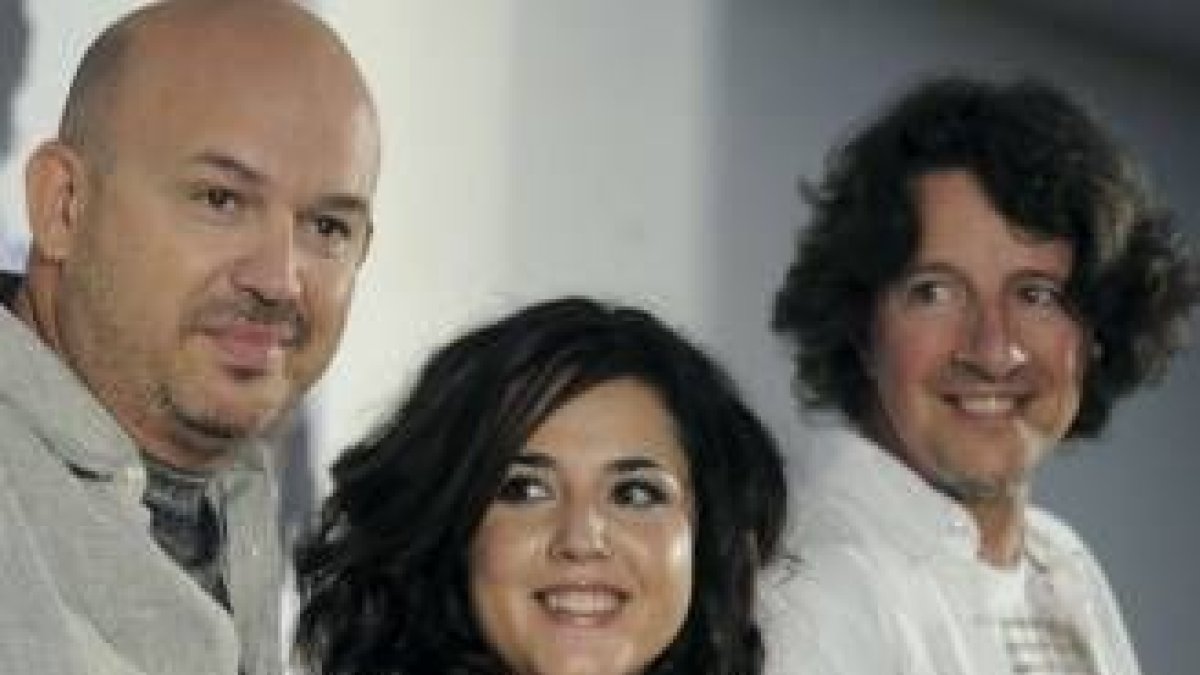 Lydia, la nueva cantante de Presuntos Implicados, con Nacho Maño y Juan Luis Giménez