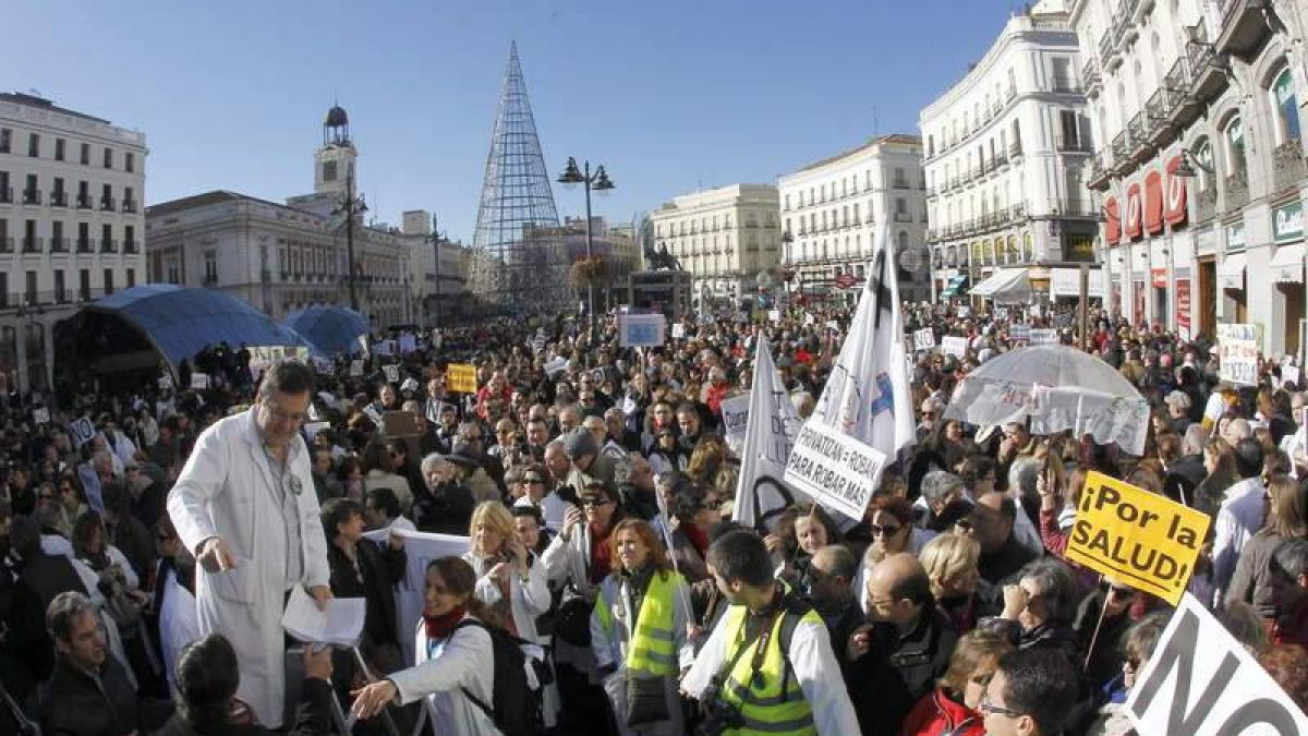 Los médicos madrileños se manifestaron desde la Plaza de Neptuno hasta la Puerta del Sol.