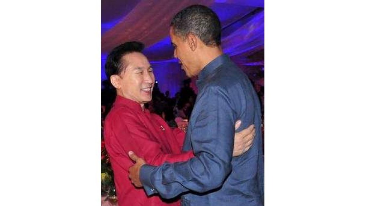 Obama saluda a su homólogo en Corea del Sur, Myung-bak.