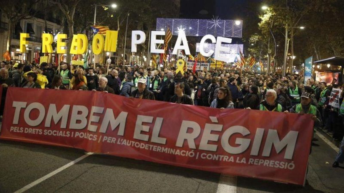 Cabecera de la manifestación de ANC contra el Consejo de Ministros de hoy 21 en Barcelona.