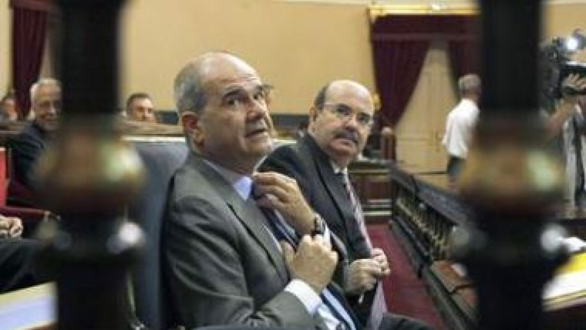 El vicepresidente Chaves, y el secretario de Estado de Cooperación, Gaspar Zarrías.