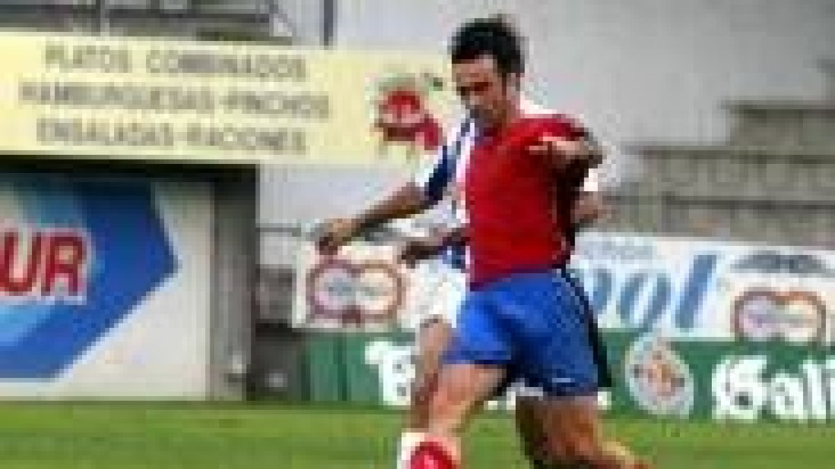 Pablo López durante el partido de Liga en Ourense ante el Leganés