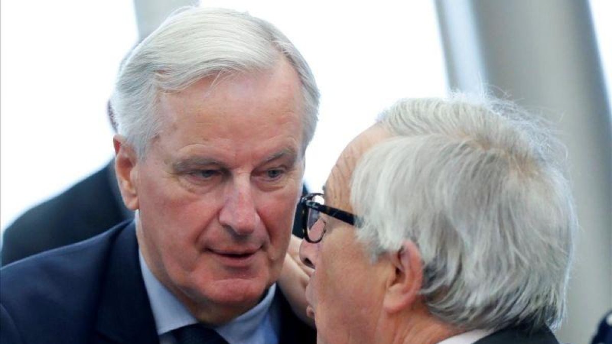 Barnier y Juncker.