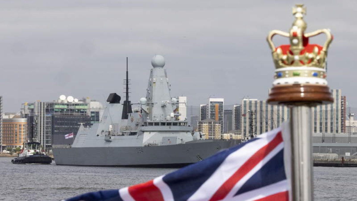 El HMS Diamond, un destructor de defensa aérea de la Marina Real británica llega a Londres. TOLGA AKMEN