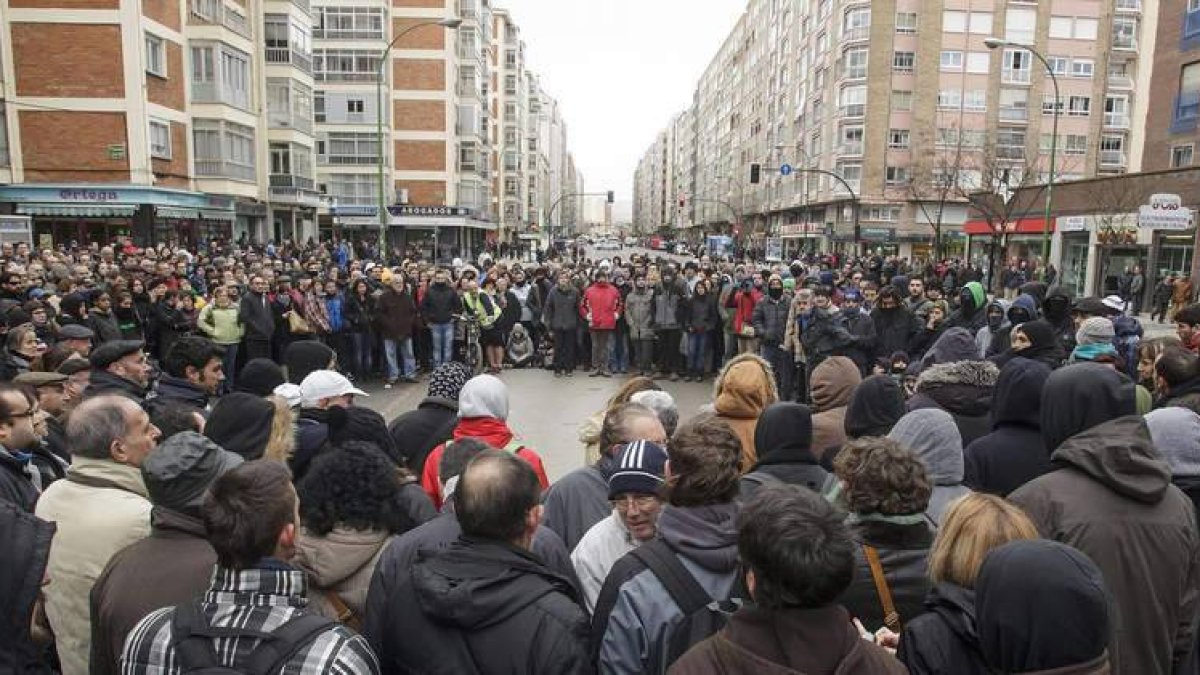 Asamblea de los vecinos de Gamonal, tratando el tema de las obras de la calle Vitoria.