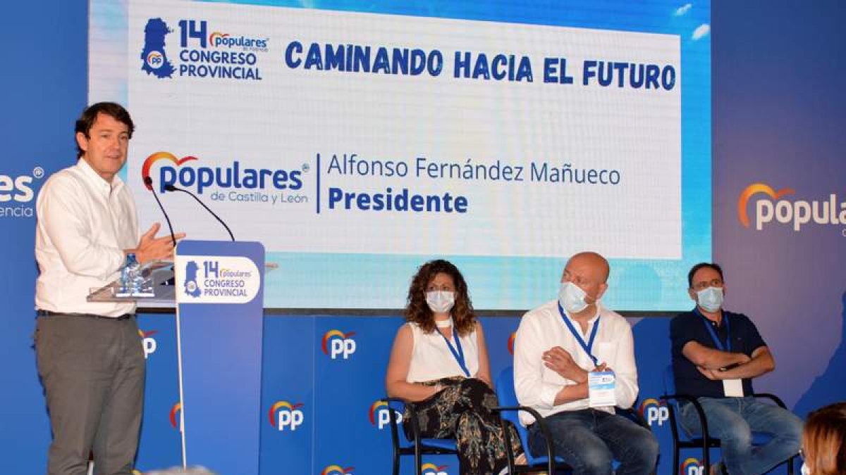 Alfonso Fernández Mañueco, ayer, en la clausura del Congreso del PP de Palencia. ALMUDENA ÁLVAREZ