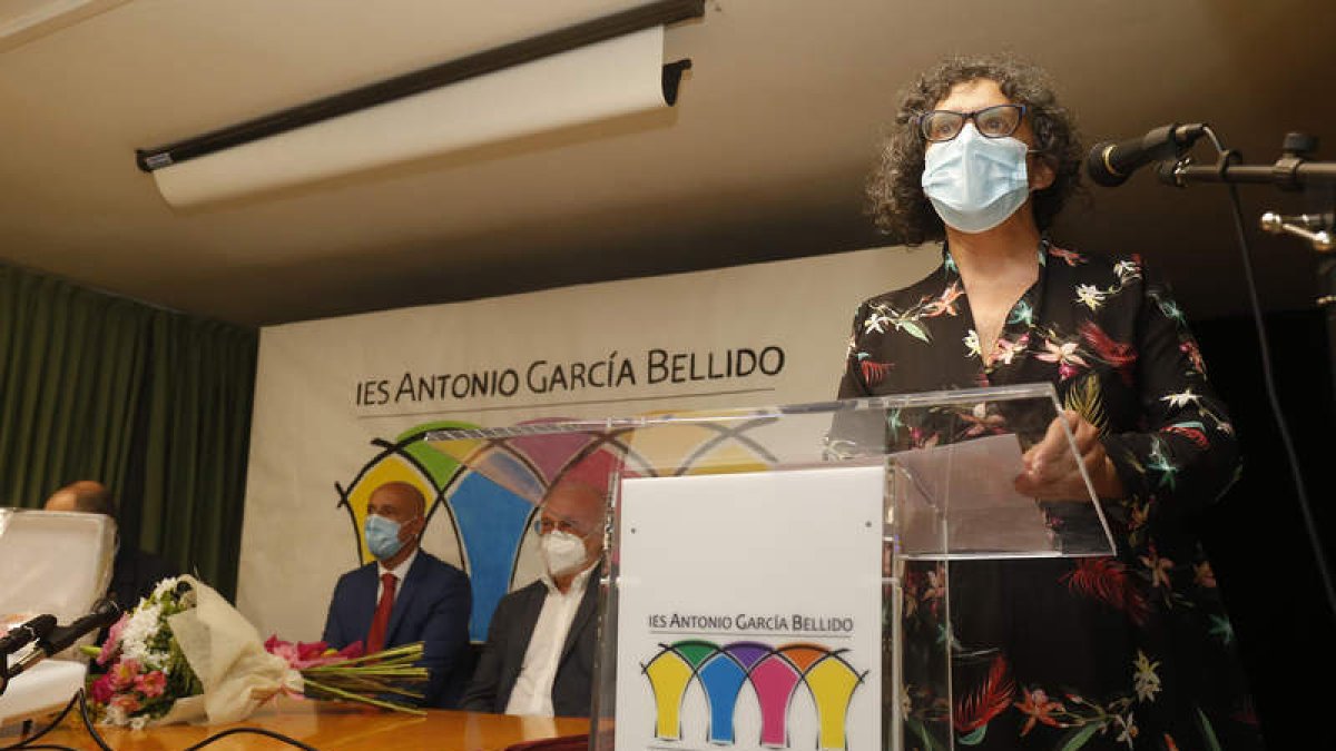 Ana Gaitero lee su discurso en el instituto donde realizó parte de su formación. FERNANDO OTERO