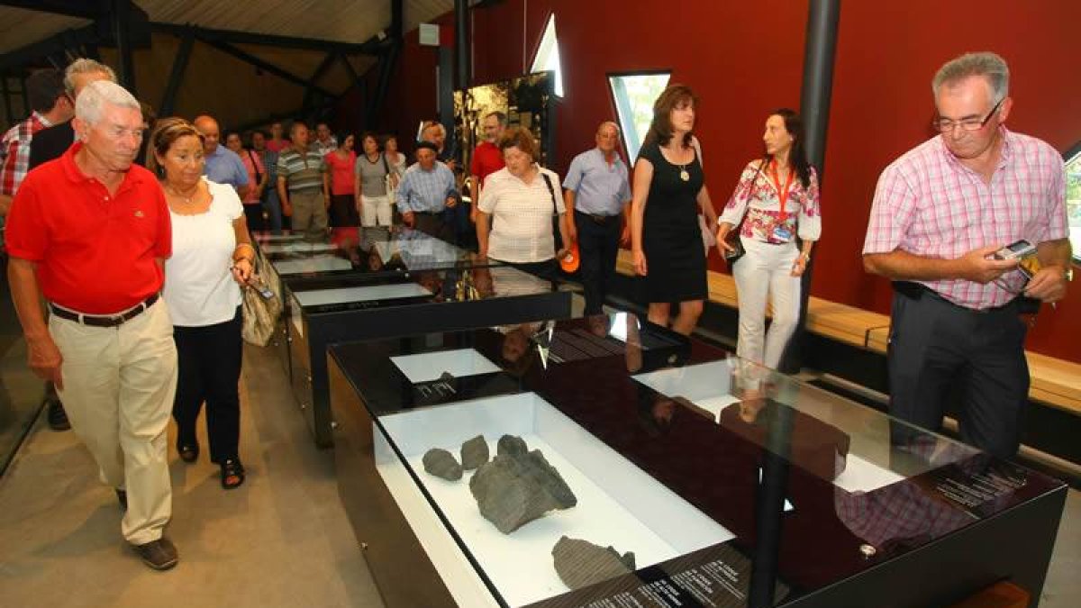 Visitantes en el Museo de la Energía de Ponferrada.