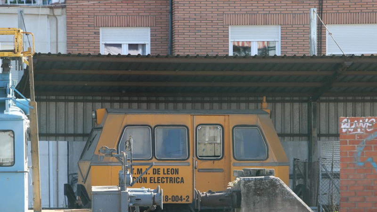 Vehículo ‘Dresina’ aparcado en la estación de trenes.