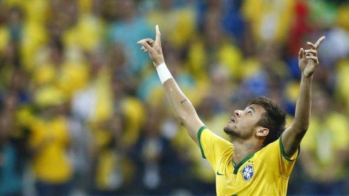 Neymar celebra uno de los goles del partido inaugural del Mundial.