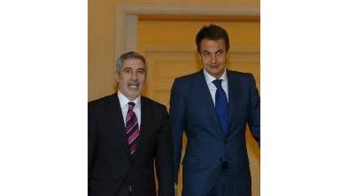 Llamazares y Zapatero, momentos antes de su reunión