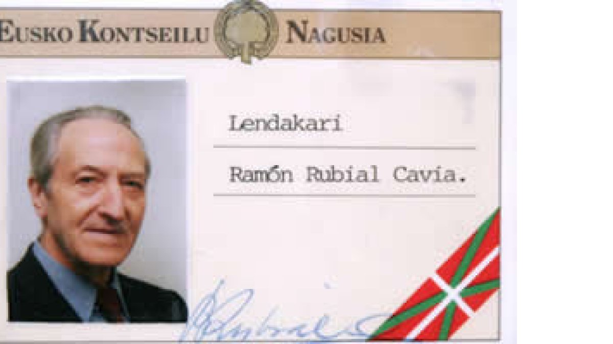 El carné que acreditaba a Ramón Rubial como presidente del Consejo General del País Vasco.