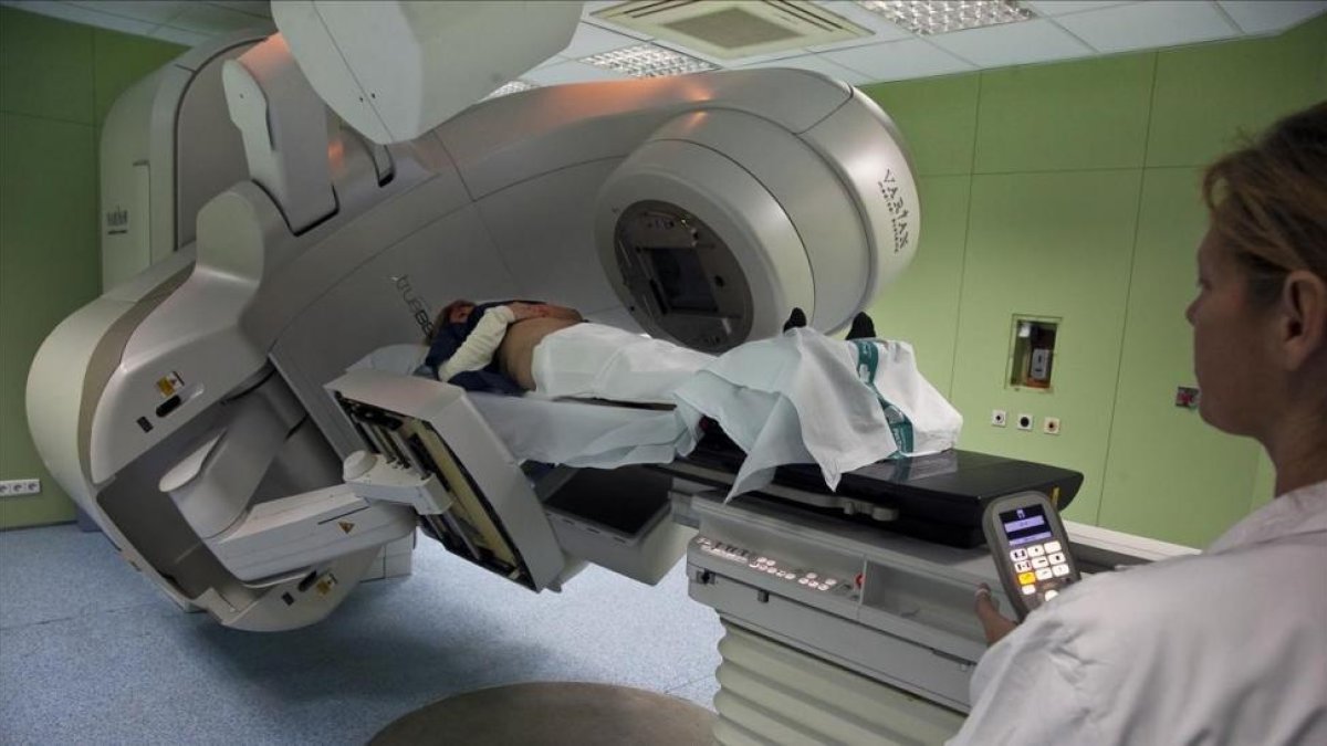 Una máquina de radioterapia.