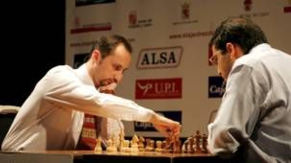 Topalov no consigue reducir las diferencias de un punto con que le aventaja Kramnik en el cómputo