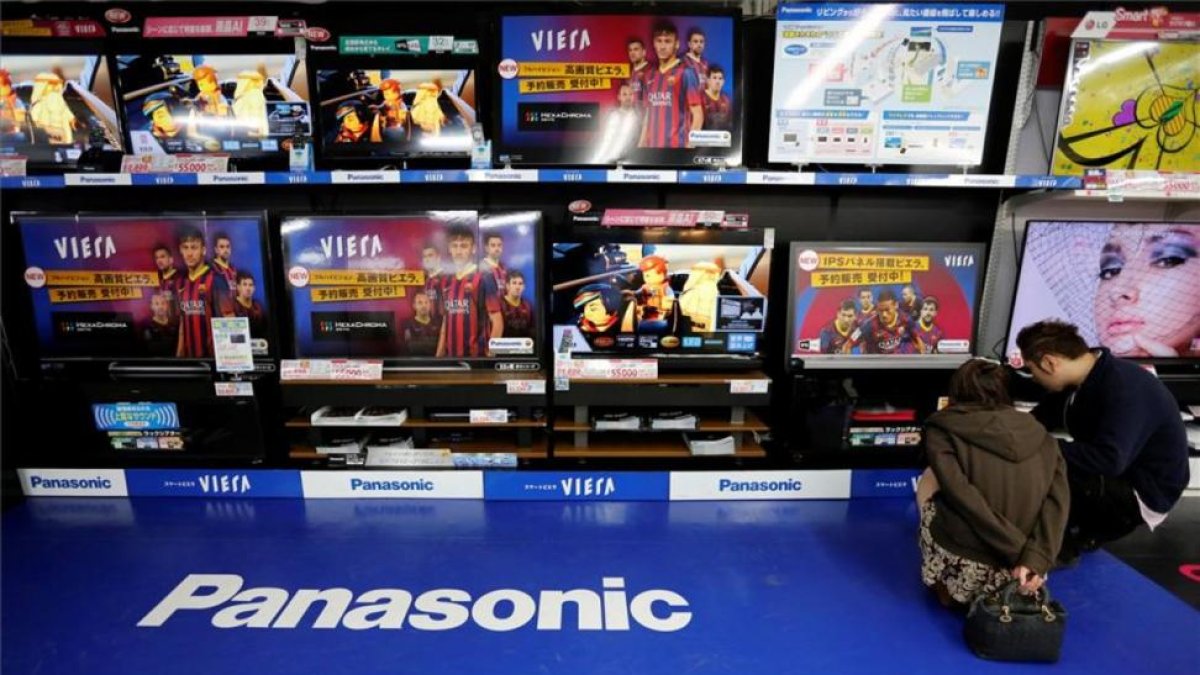 Televisores de Panasonic en una tienda de Tokio, Japón.