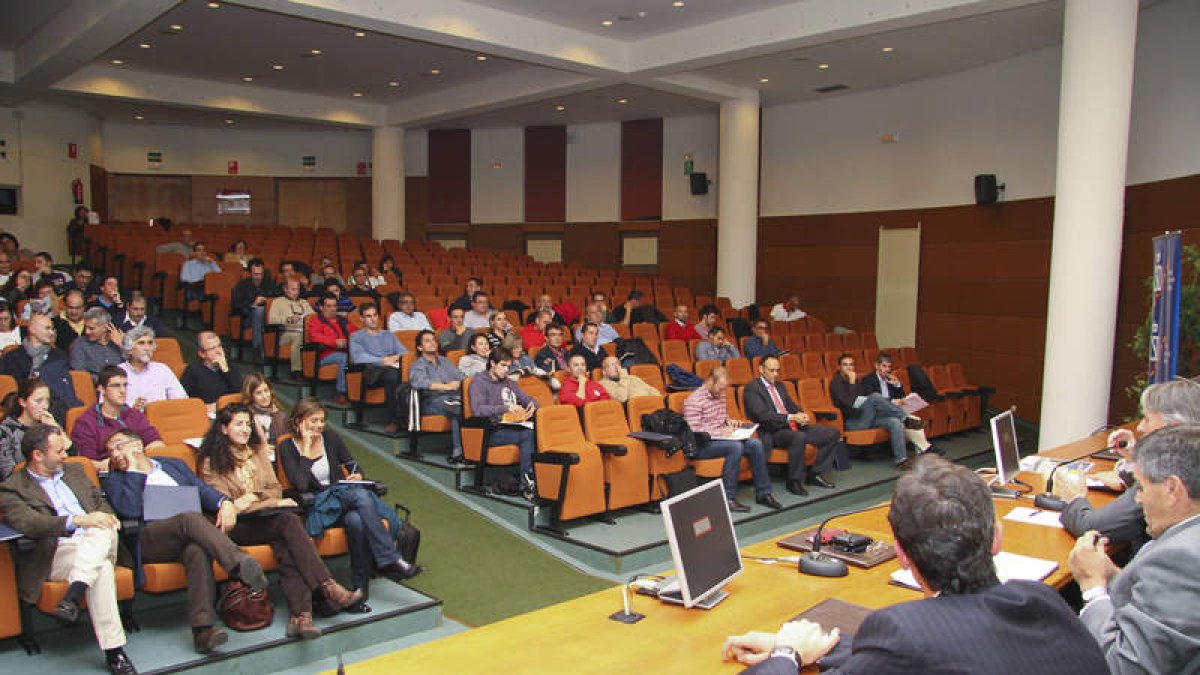 Representantes de cincuenta federaciones españolas asisten a las jornadas de tecnificación.