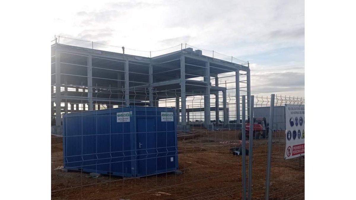 La factoría en construcción del laboratorio Vivunt en Villadangos. DL