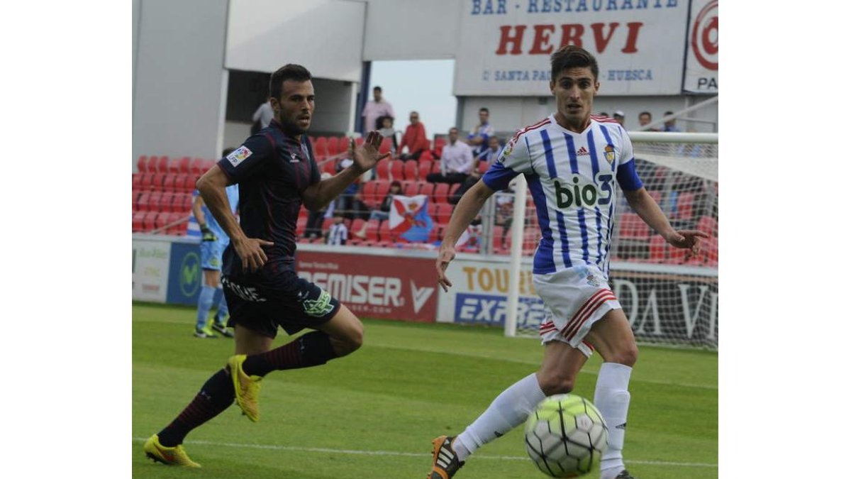 Berrocal, en un lance del partido de la primera vuelta. LOF