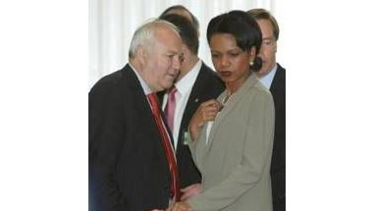 Moratinos habla con Rice en la sede de la Otan en Bruselas