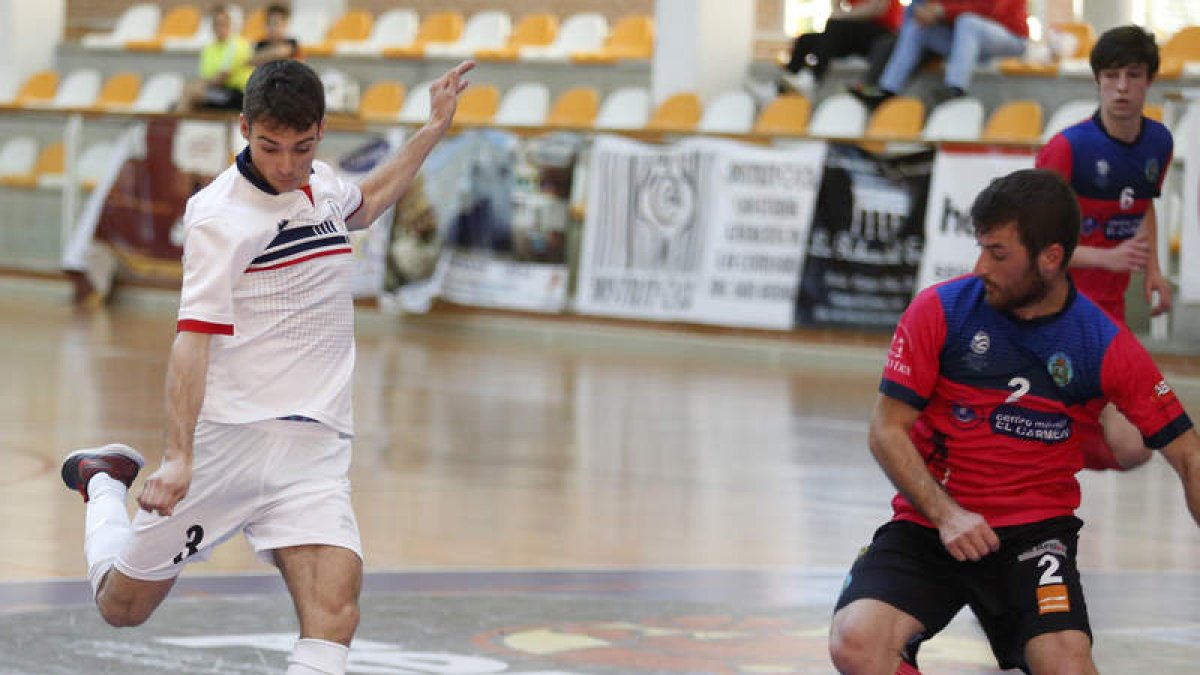 Miguel rompió el partido con dos goles consecutivos en apenas un minuto. FERNANDO OTERO