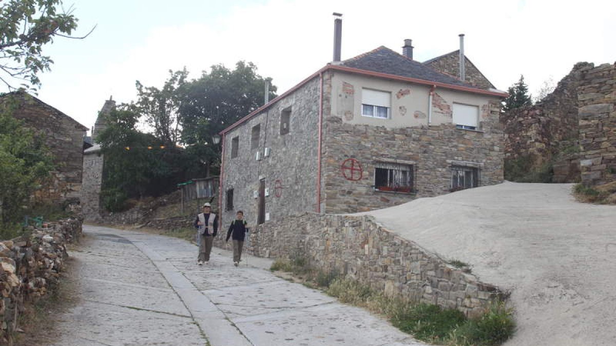Una imagen de archivo de la pedanía de El Acebo, en el municipio de Molinaseca.