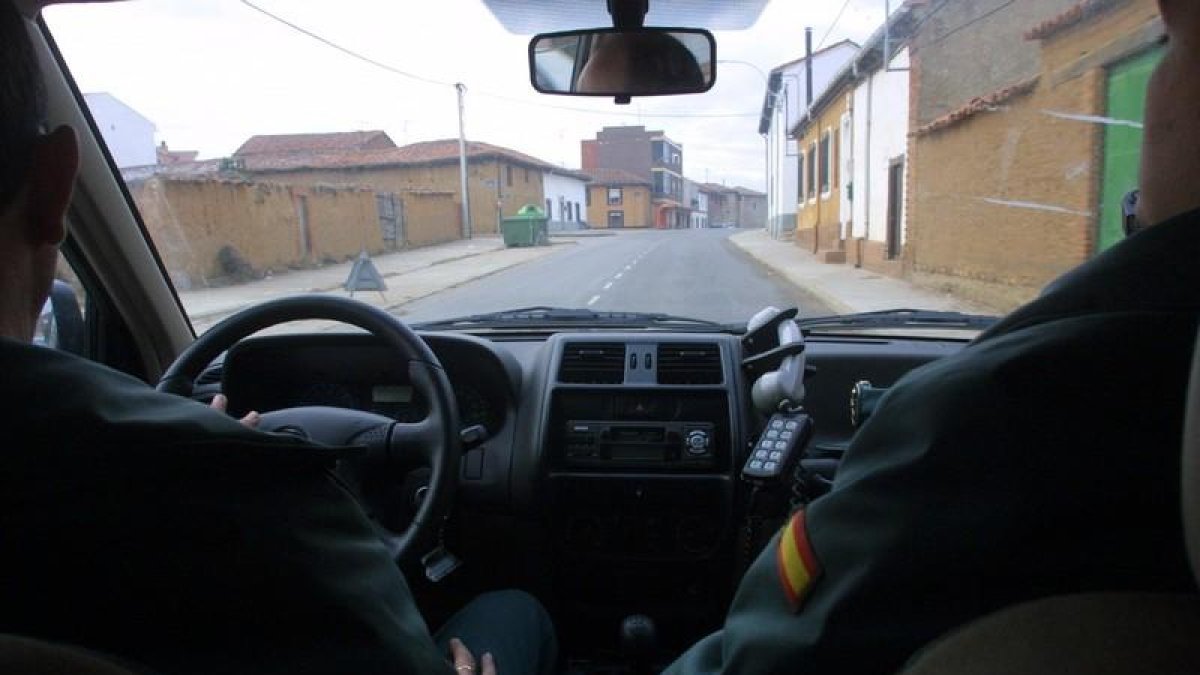 Patrulla de la Guardia Civil de Armunia