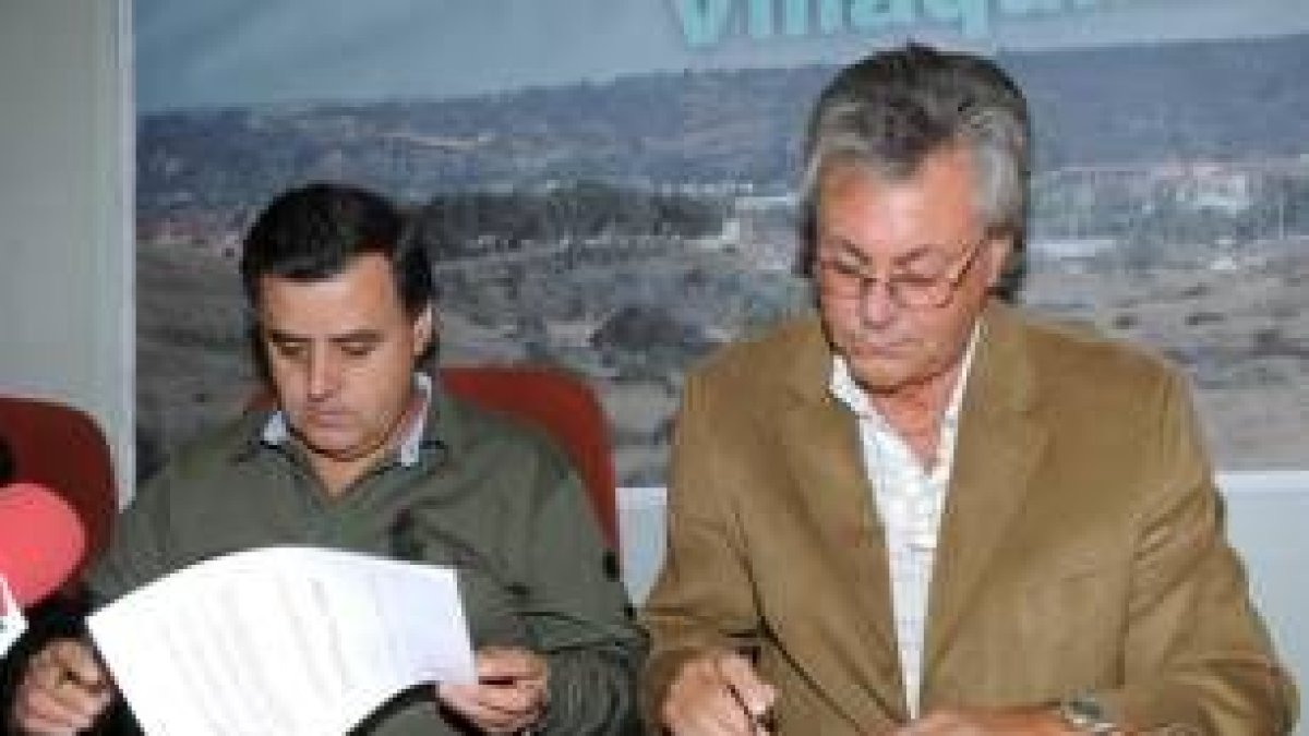 Lázaro Bayón y Emilio Fernández, en la firma del convenio de colaboración