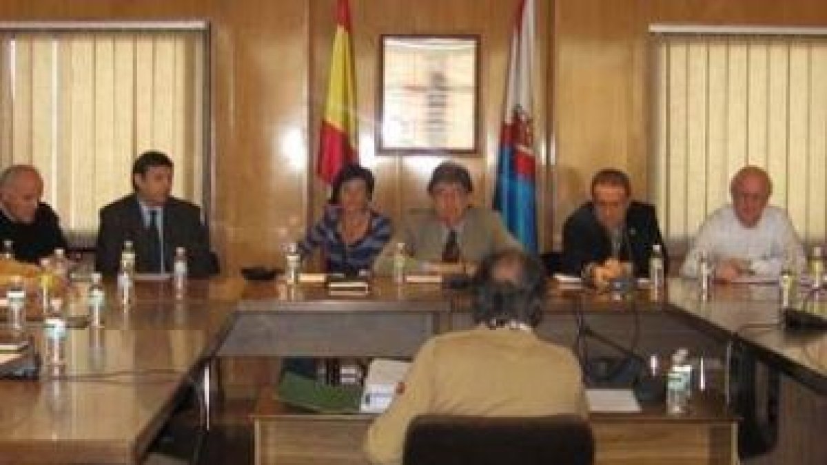 El grupo de gobierno de Bembibre en una sesión plenaria.
