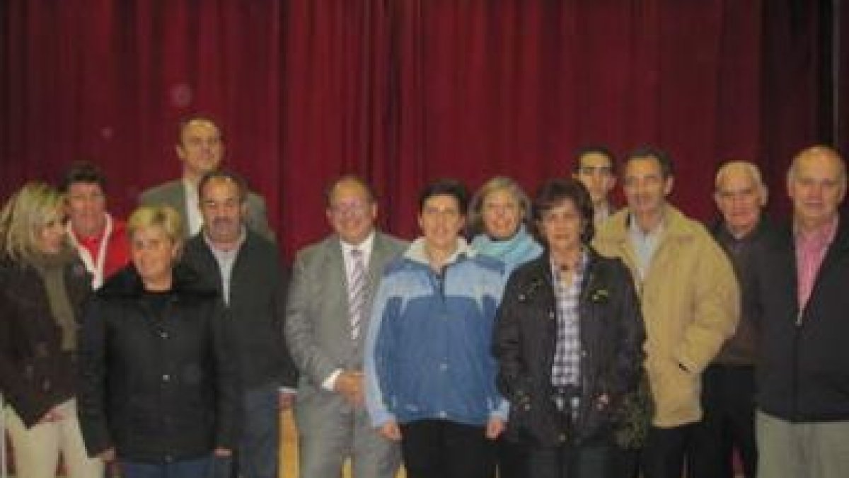 Los miembros de la nueva Junta Local del PP de Boñar.