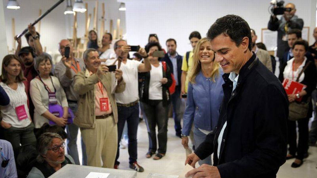El secretario general del PSOE, Pedro Sánchez, ha ejercido su derecho a voto en las elecciones del 24M.