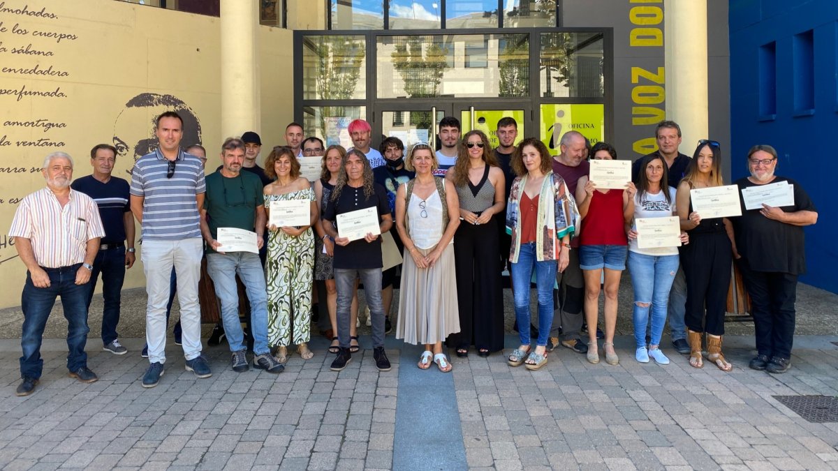 La delegada territorial cerró hoy cinco cursos mixtos de formación en El Bierzo. DL