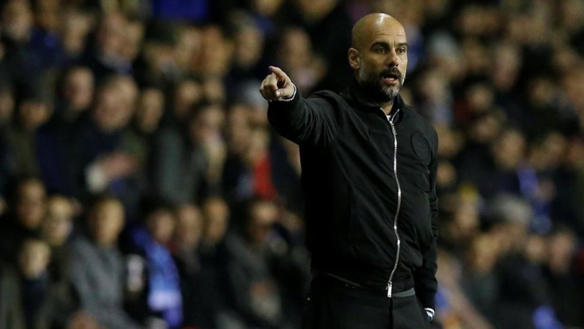 Guardiola, durante el duelo copero en que cayó eliminado por el Wigan.