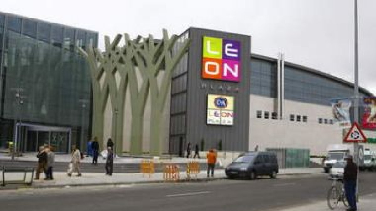 Las instalaciones del centro comercial León Plaza están ya terminadas y listas para recibir a los co