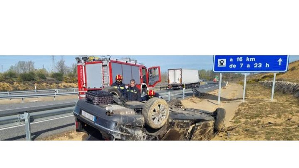 Uno de los accidentes registrados este año en las carreteras de León. DL