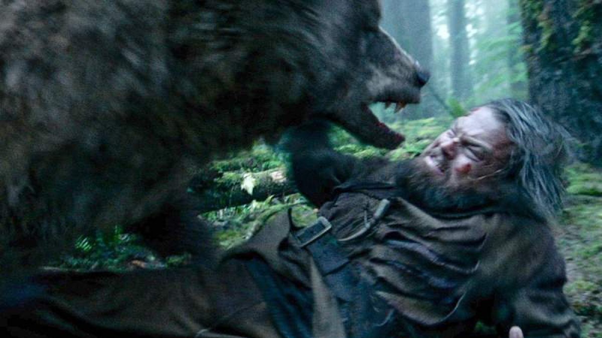 En la escena más espectacular de ‘El renacido’, el trampero Hugh Glass (Leonardo DiCaprio) es atacado por una osa. regency