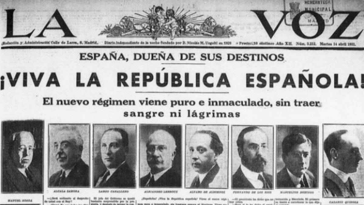 Portada del diario 'La Voz' del 14 de abril de 1931 que el socialista José Antonio Pérez Tapias ha colgado en Twitter.