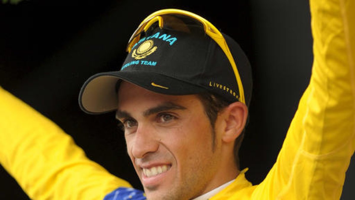 Contador luce el jersey amarillo a cuatro días del final del Tour