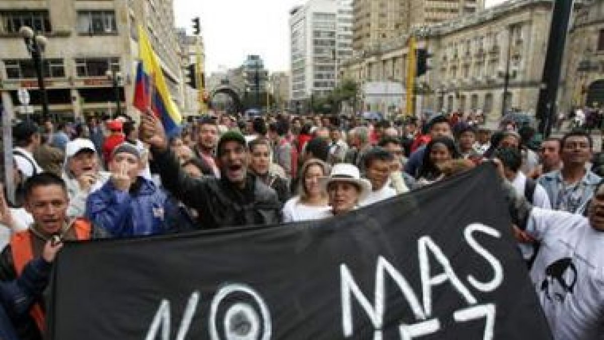 Los ciudadanos abuchean a Chávez en Bogotá.