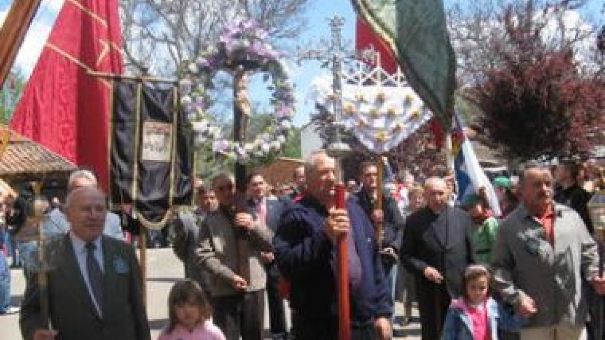 Los vecinos y cofrades volverán a procesionar al Santísimo Cristo de la Vera Cruz por las calles de