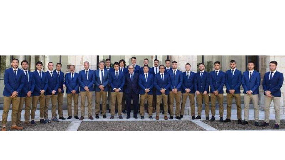 La imagen de familia de la selección autonómica Uefa cuenta con la presencia de siete futbolistas pertenecientes a equipos leoneses. FCYLF