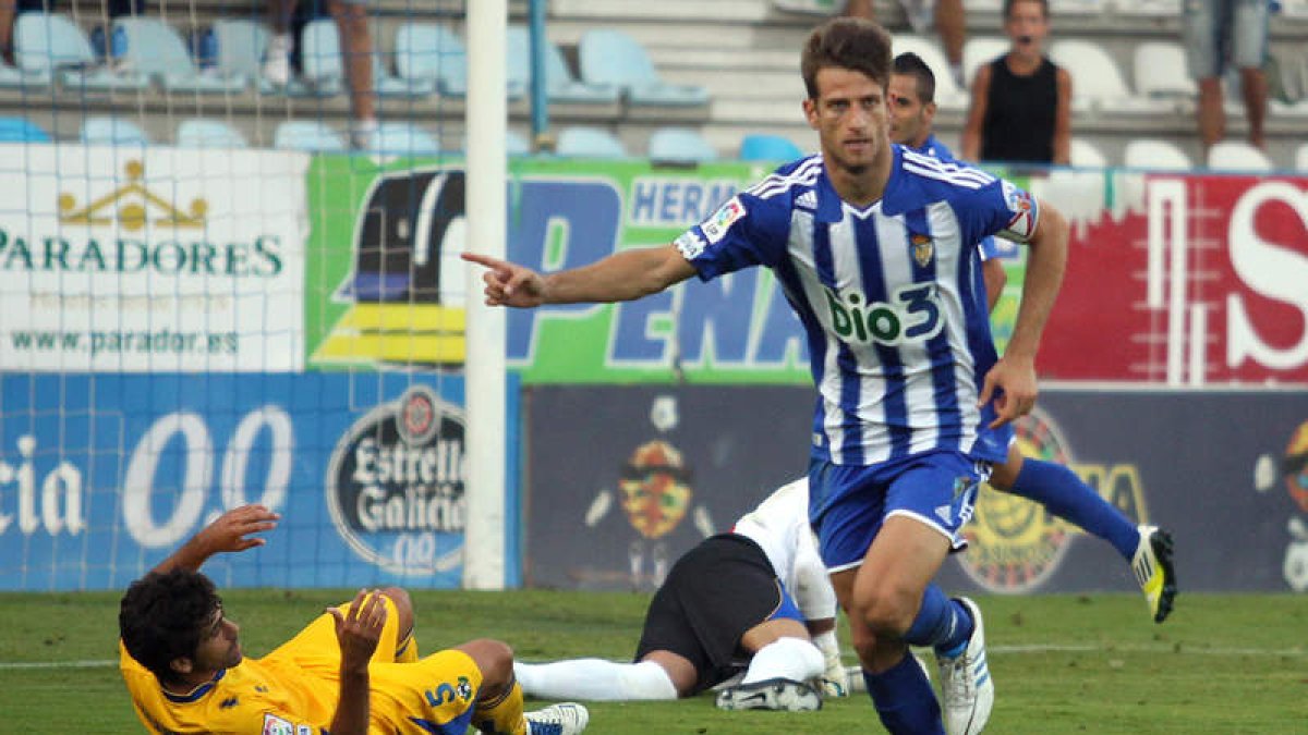 Mayordomo, anotando un gol, fue el autor del tercero de la Deportiva el pasado sábado.